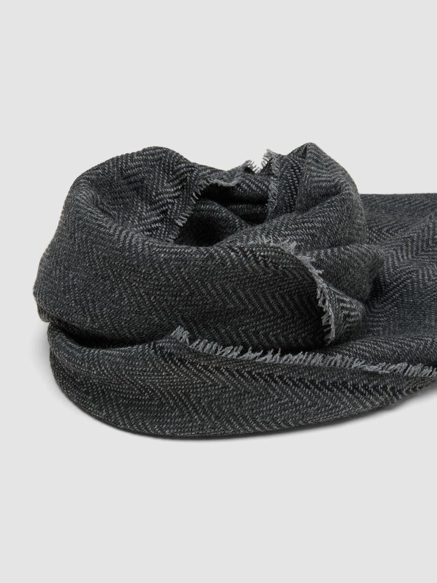 Grey herringbone scarf with fringed ends_1