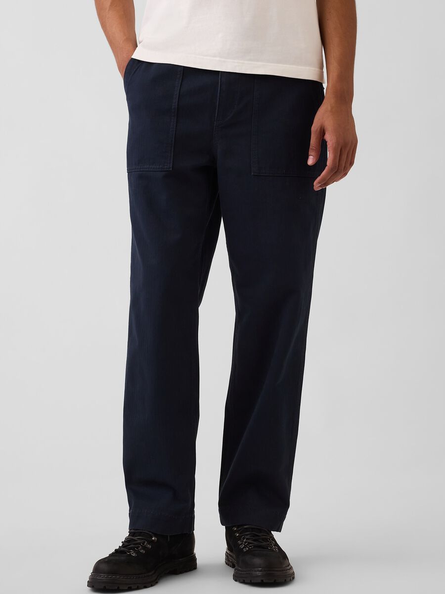 Pantaloni blu navy in puro cotone con tasche applicate_1