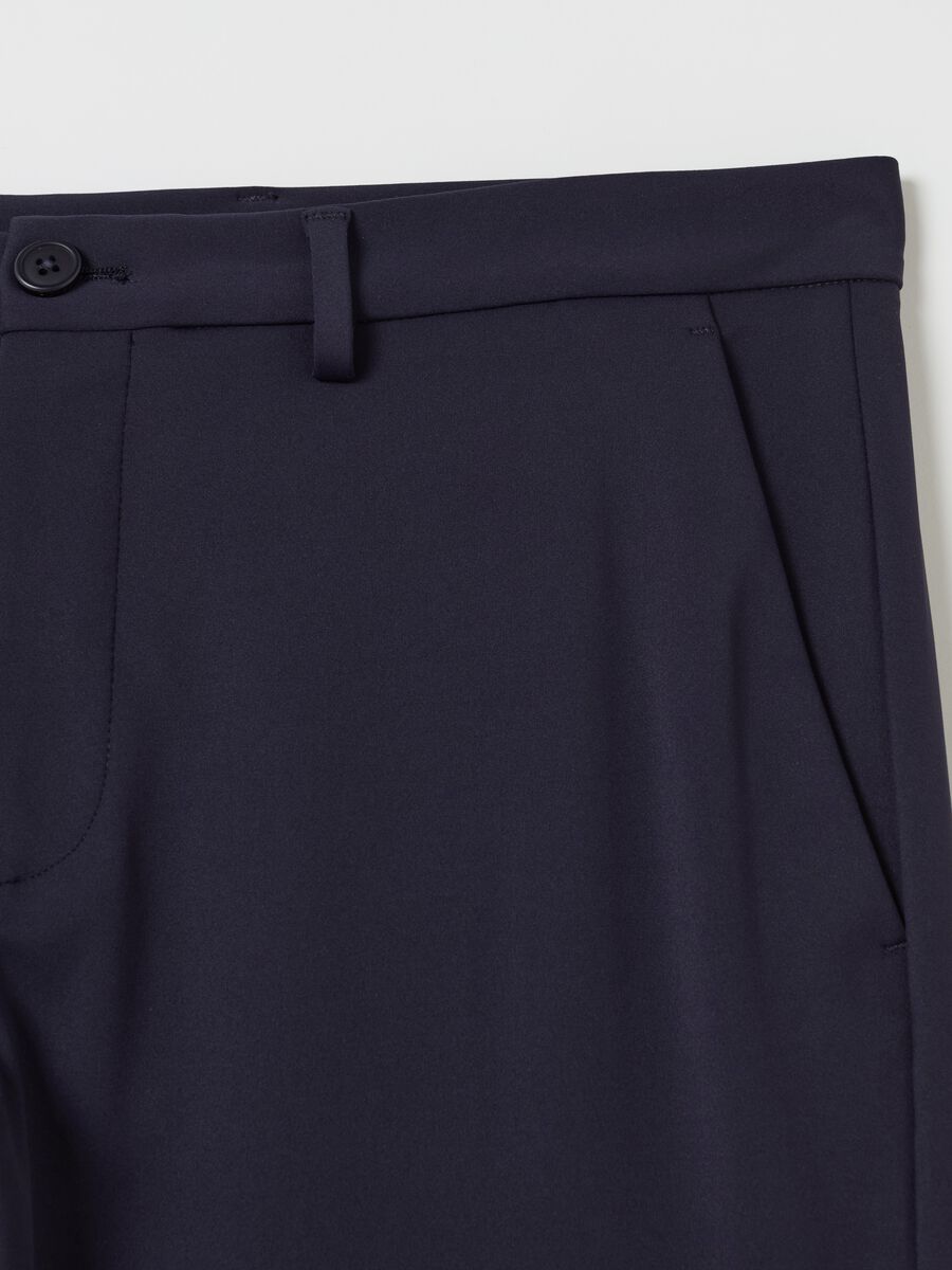Tech chino trousers in technical fabric_5