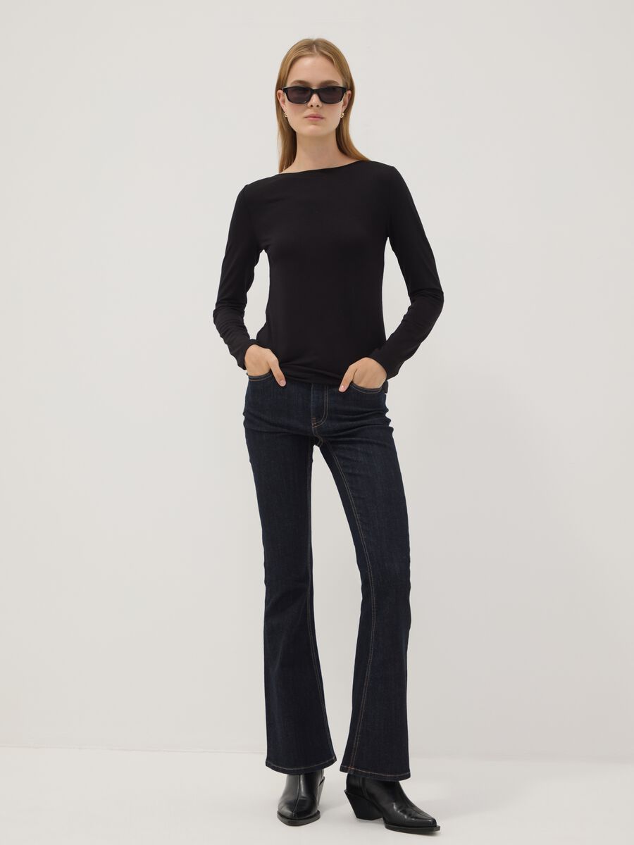 T-shirt nera in viscosa elasticizzato a maniche lunghe_2