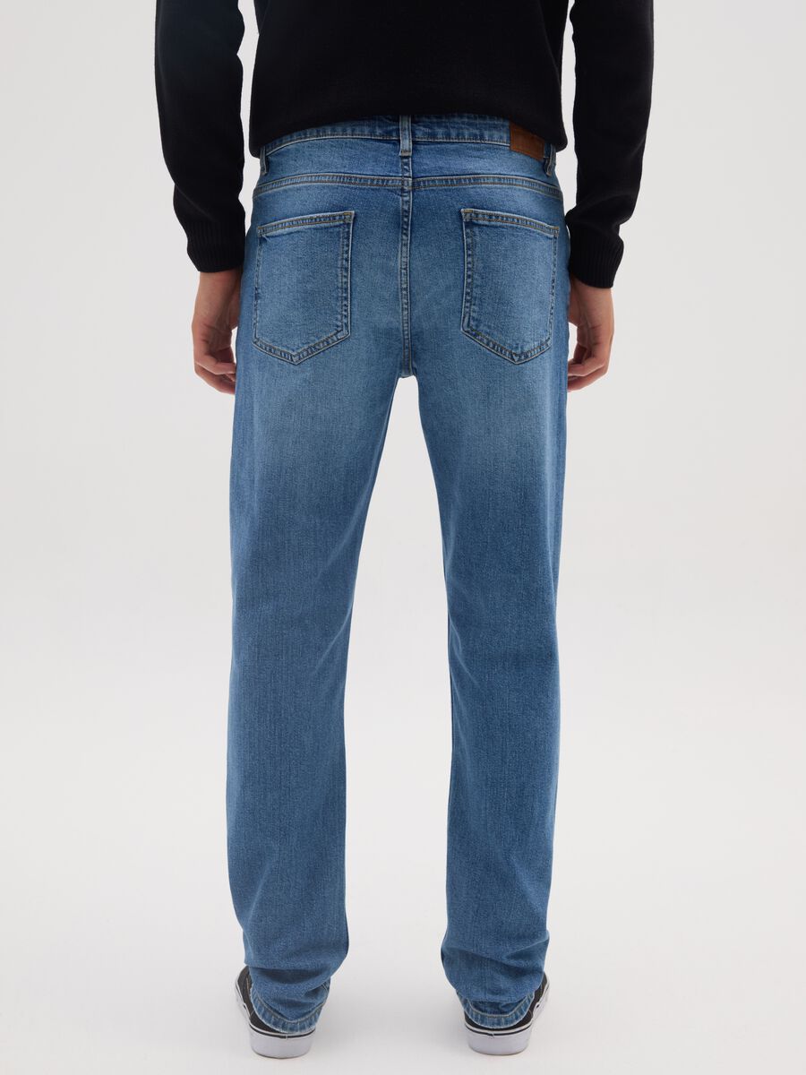Jeans slim fit in denim blu chiaro elasticizzato_2