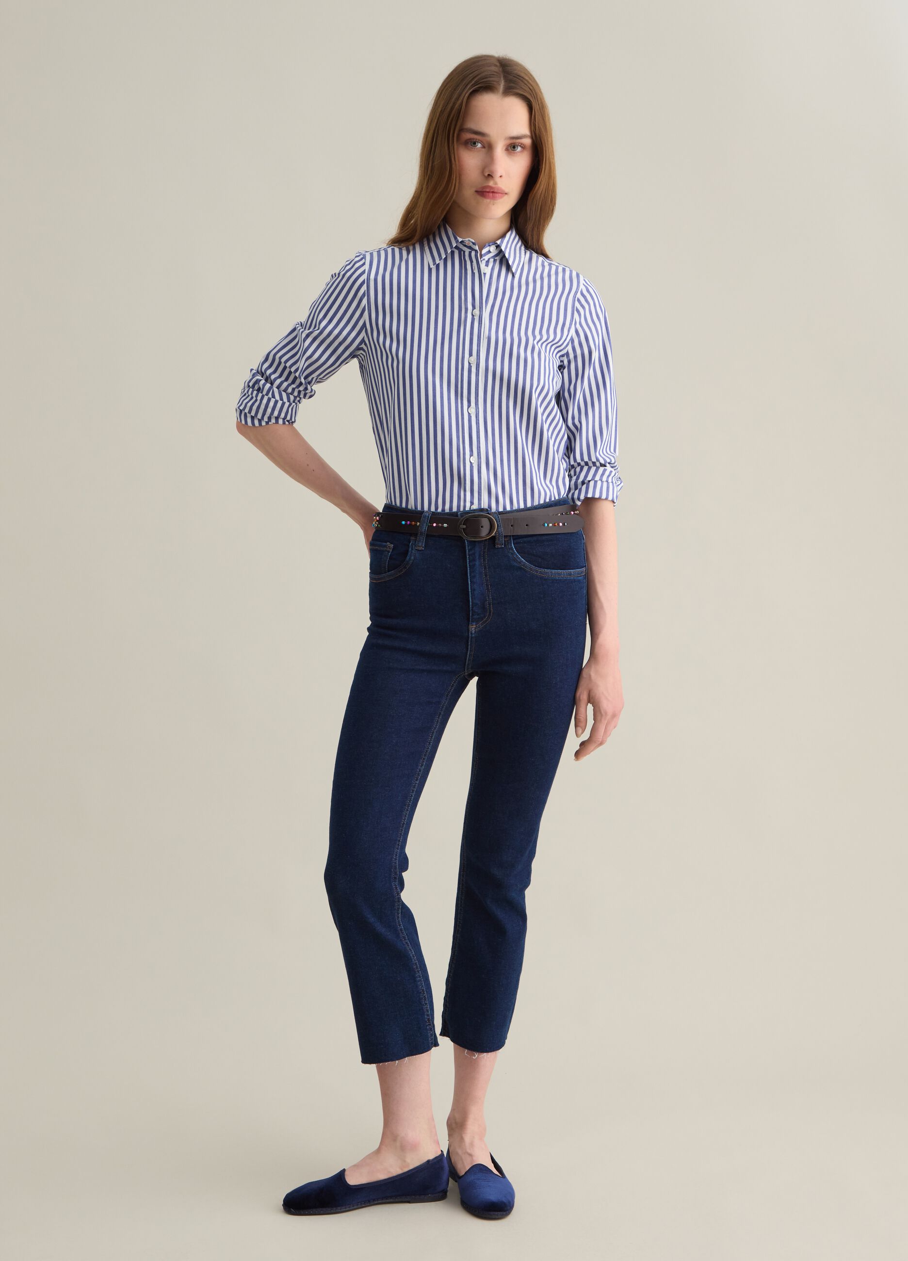 Cropped blue flare-fit jeans with raw edging