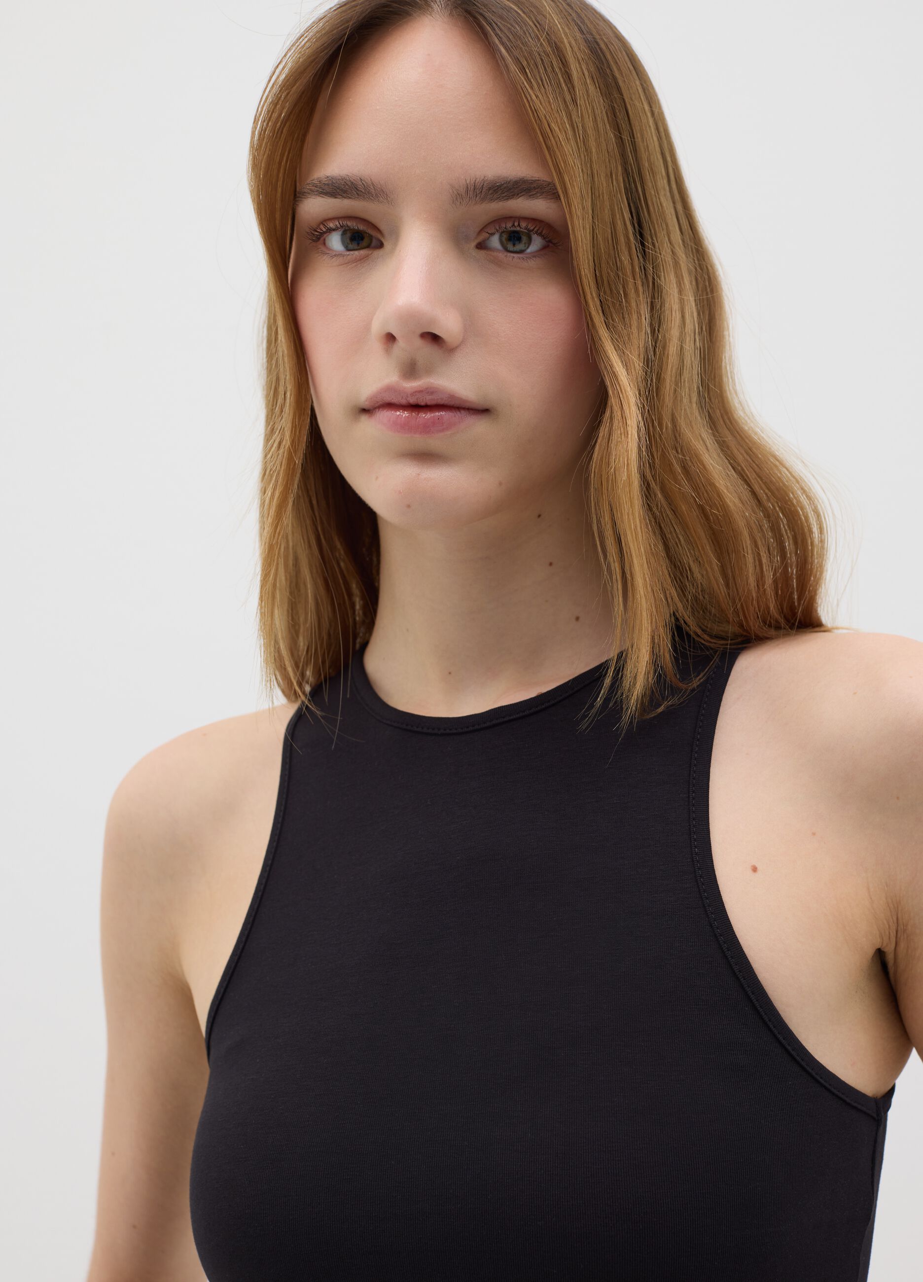 Top corto da donna in cotone elasticizzato nero fitted