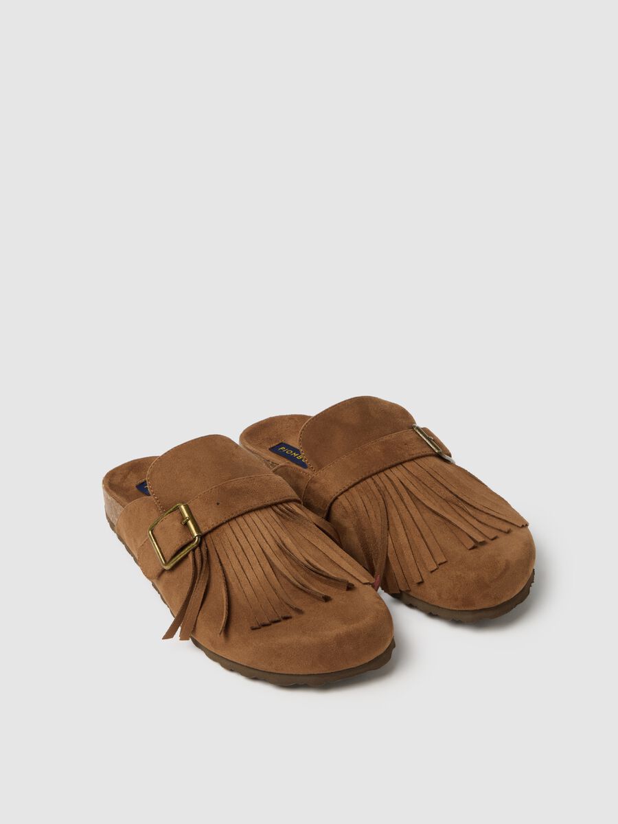 Brown clogs with fringes_1