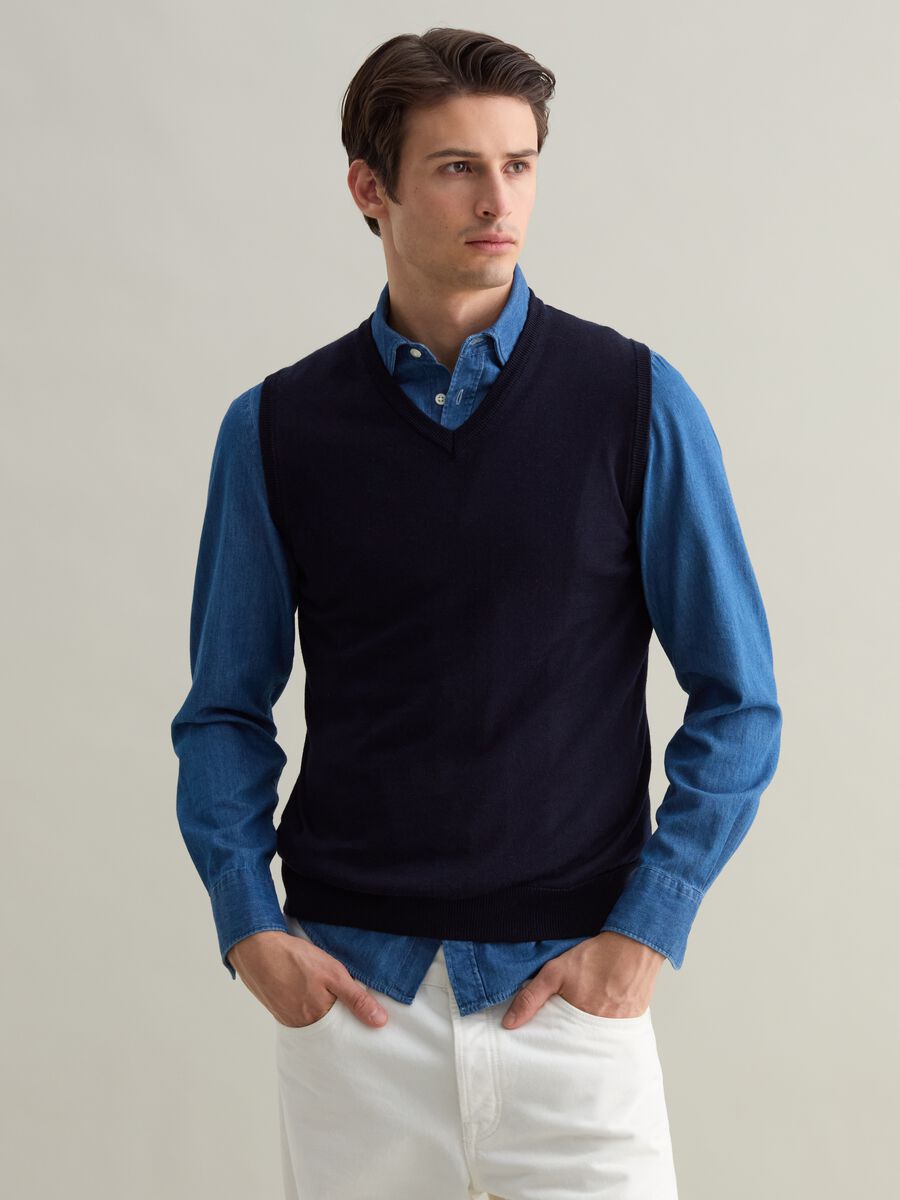 V-neck Merino wool waistcoat_0