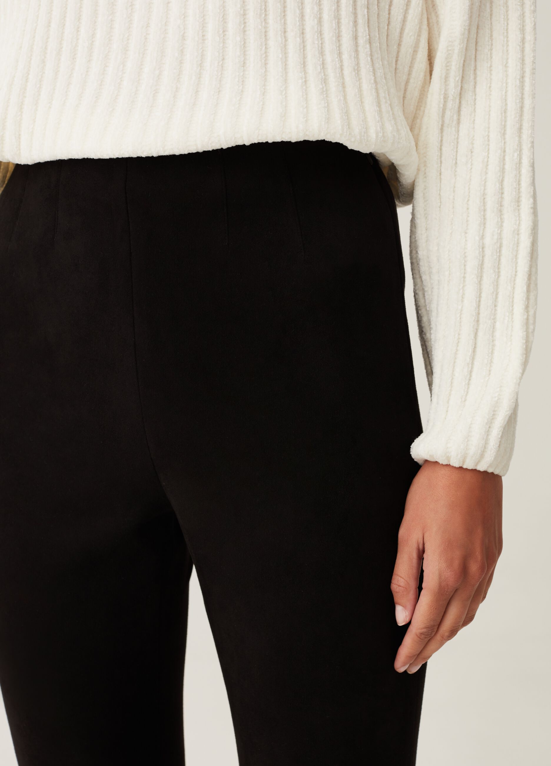 Leggings cropped flare fit scamosciati