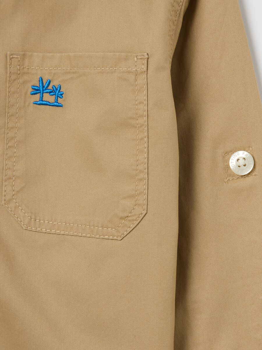Beige shirt in cotton with pockets and palms embroidery_3
