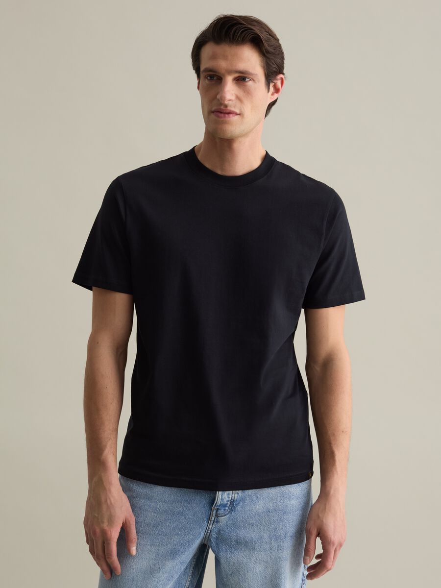 Plain cotton T-shirt with round neck._0