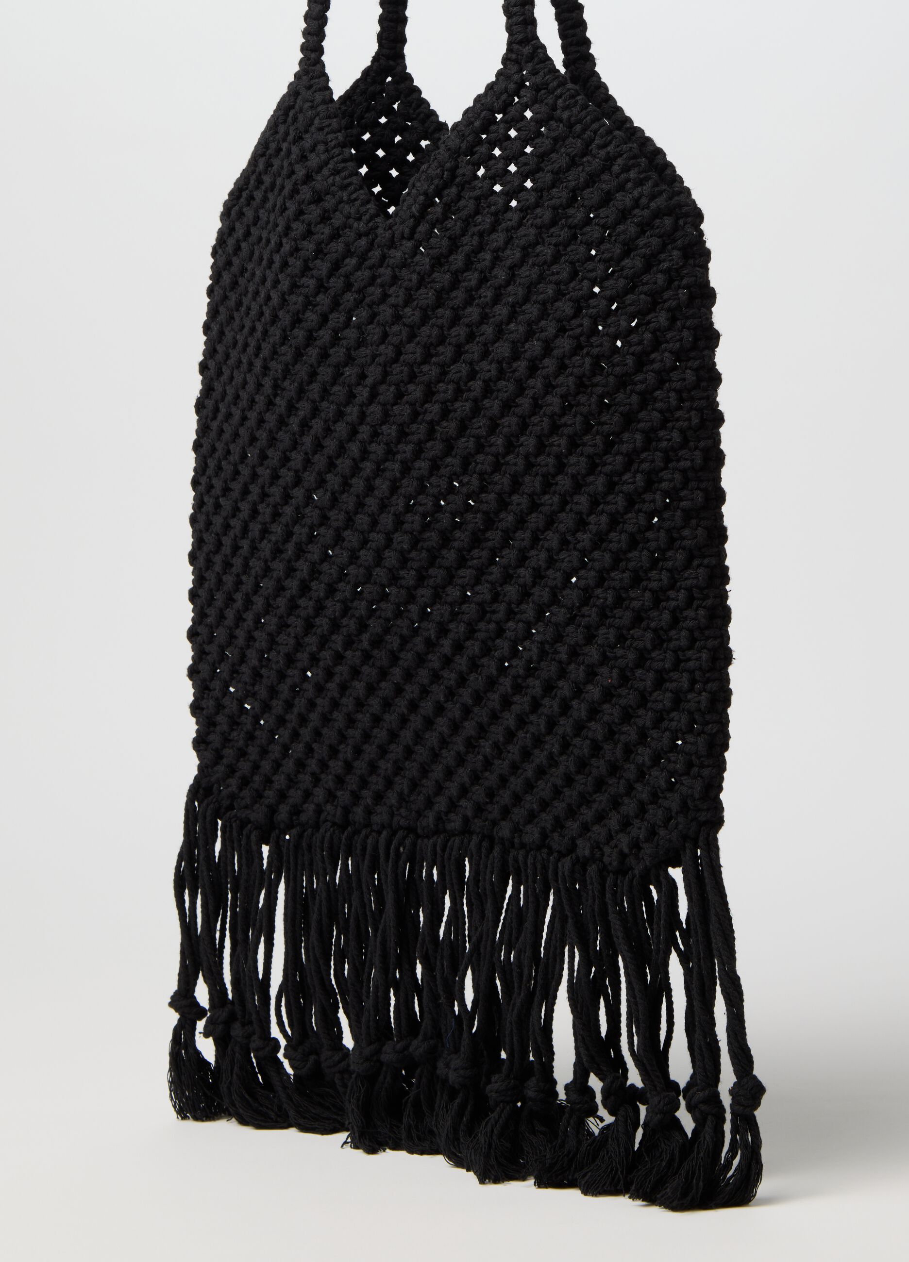 Borsa a spalla traforata con frange nera