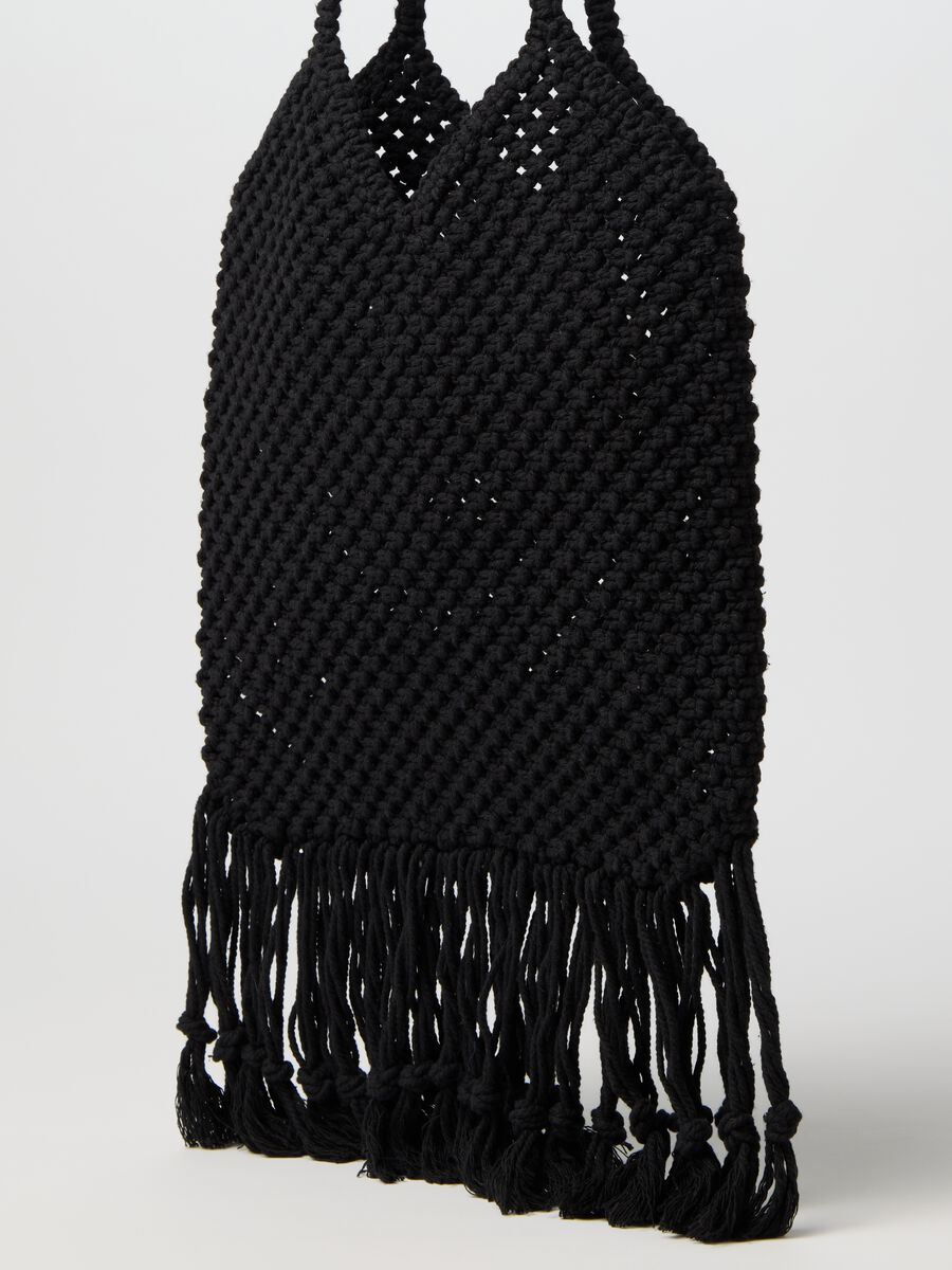 Black openwork shoulder bag with fringing_1