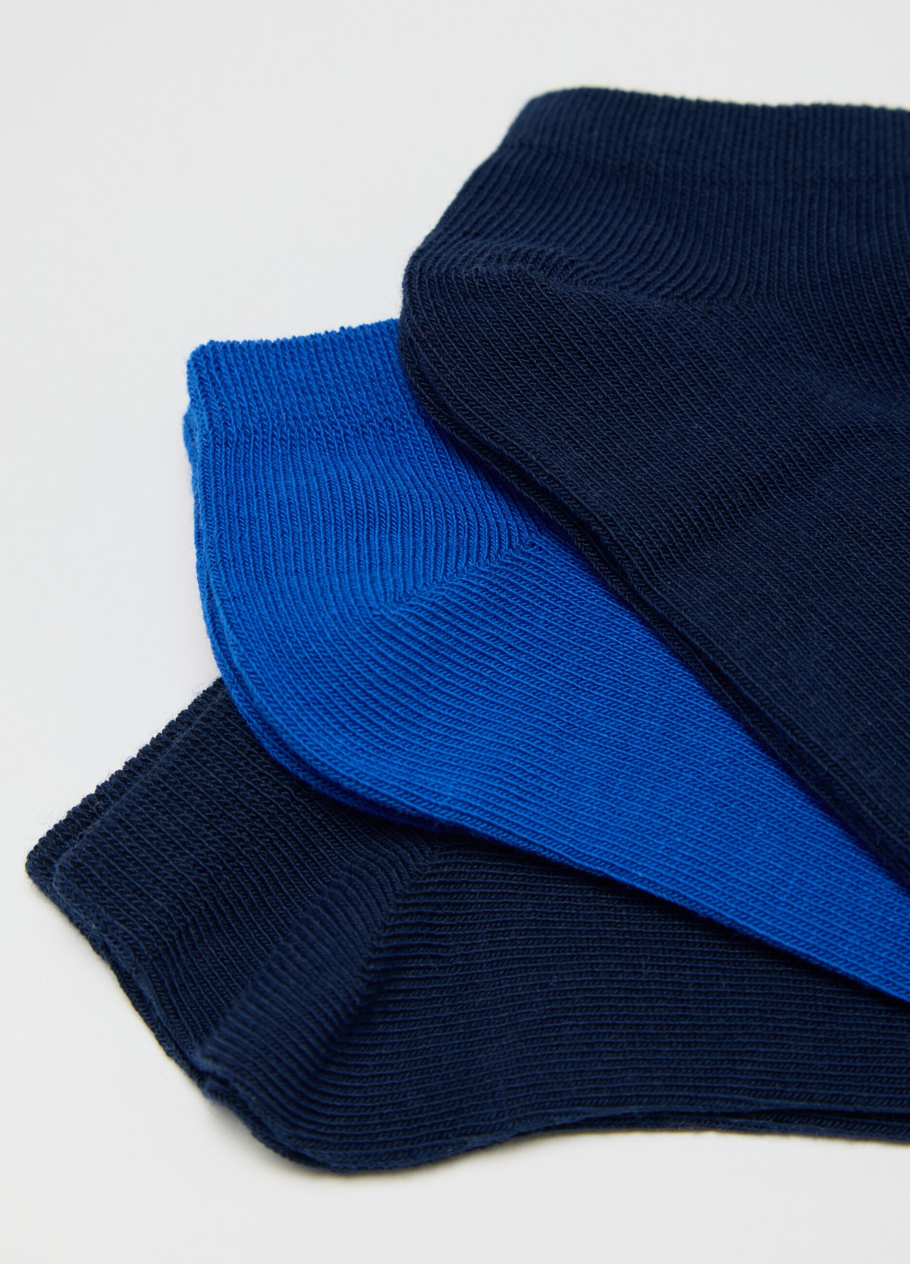 Five-pair pack white and blue stretch shoe liners