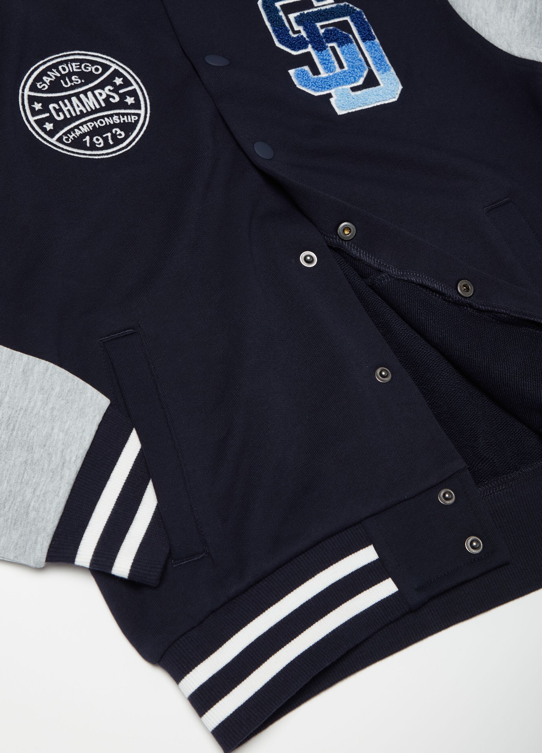 Felpa varsity in French Terry con patch