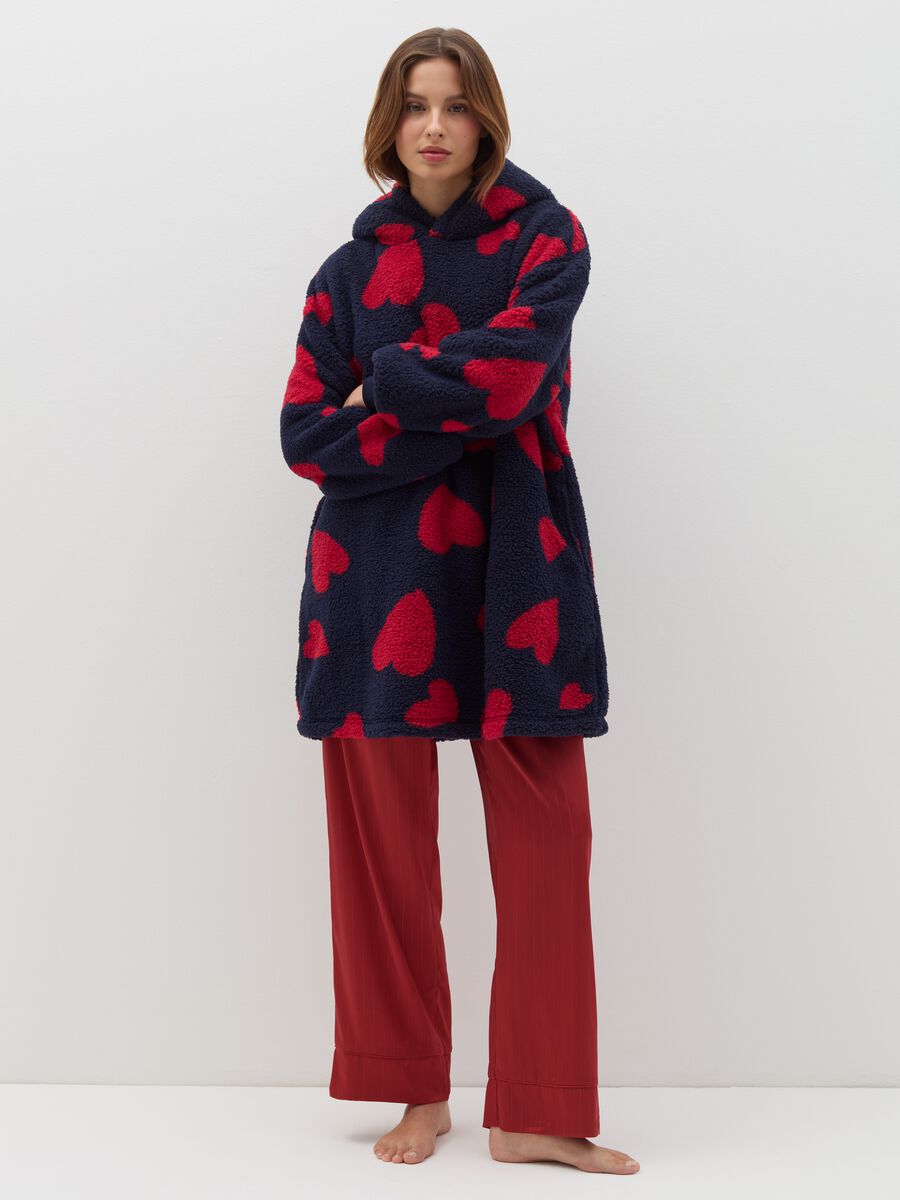 Oversized teddy dressing gown with hearts pattern_0