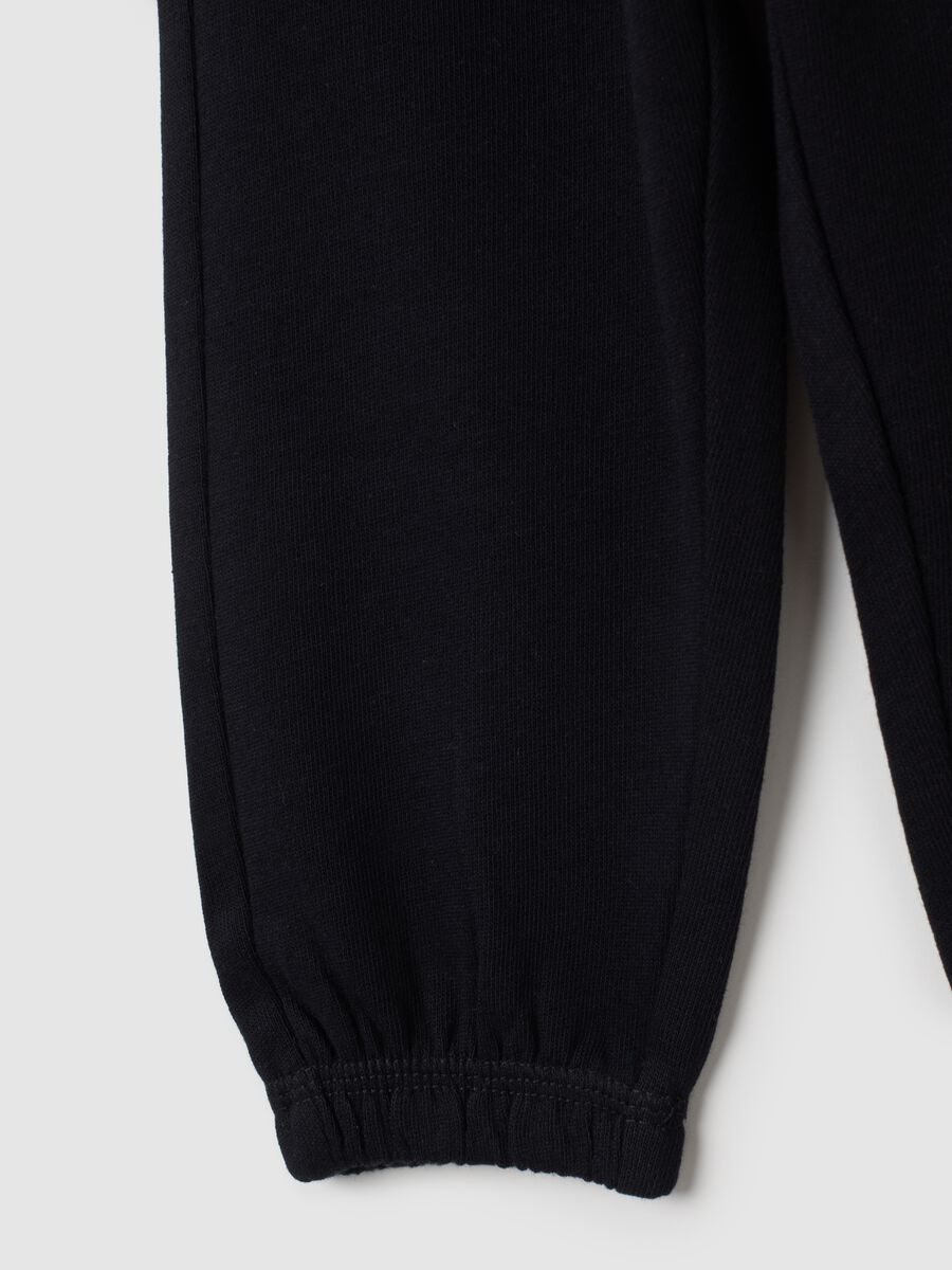 Girls' black cotton jogger trousers regular fit_3