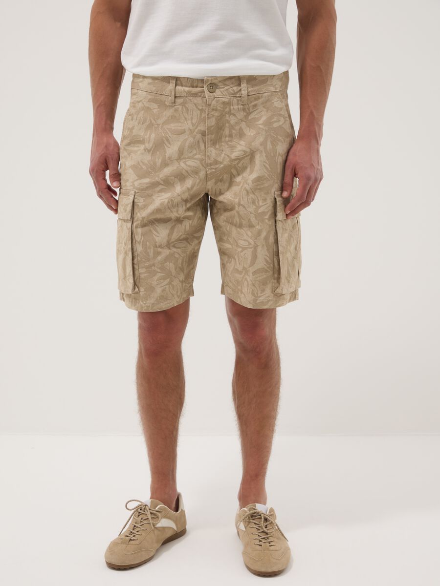 Beige stretch cotton cargo bermuda shorts_1