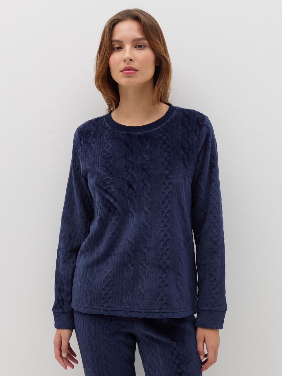 Long velour pyjamas with cable-knit motif_1