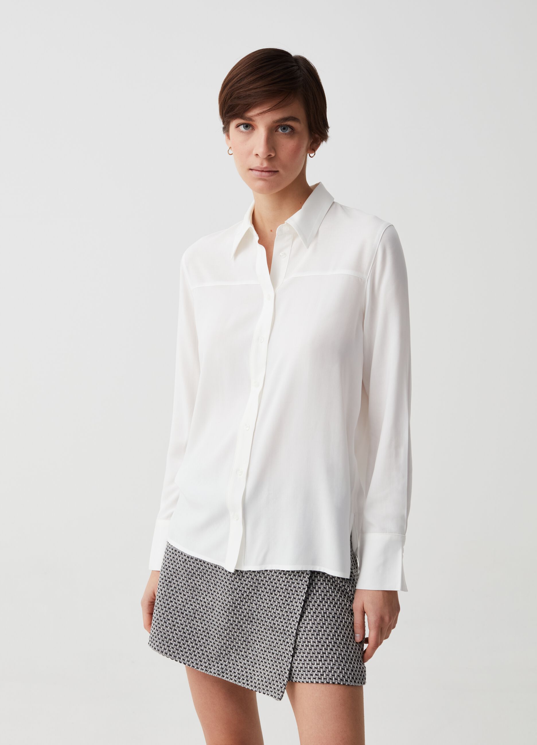 Viscose shirt with slits