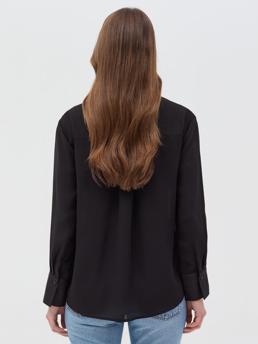 Shirt with satin details_3