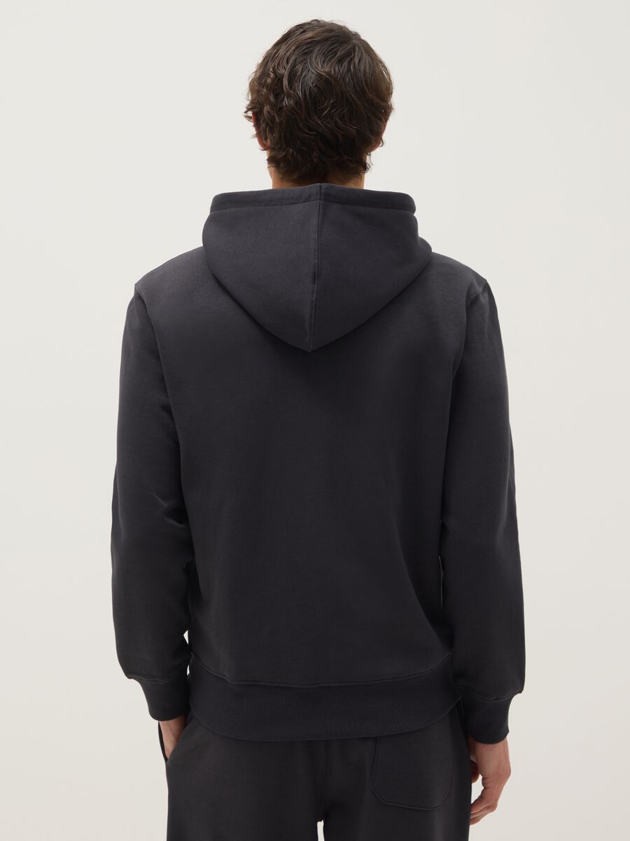 Felpa in misto cotone nera regular fit con zip e cappuccio_2