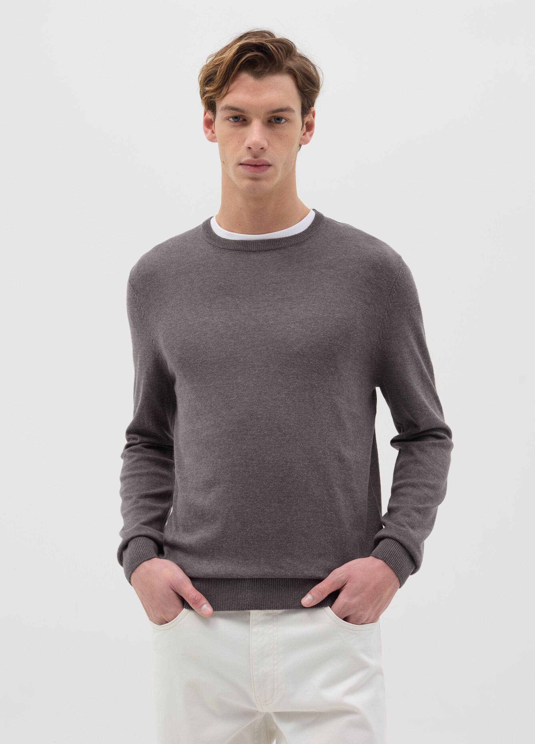 Round neck pullover