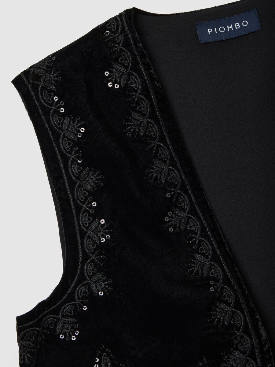 Hand-embroidered black slim fit waistcoat_5