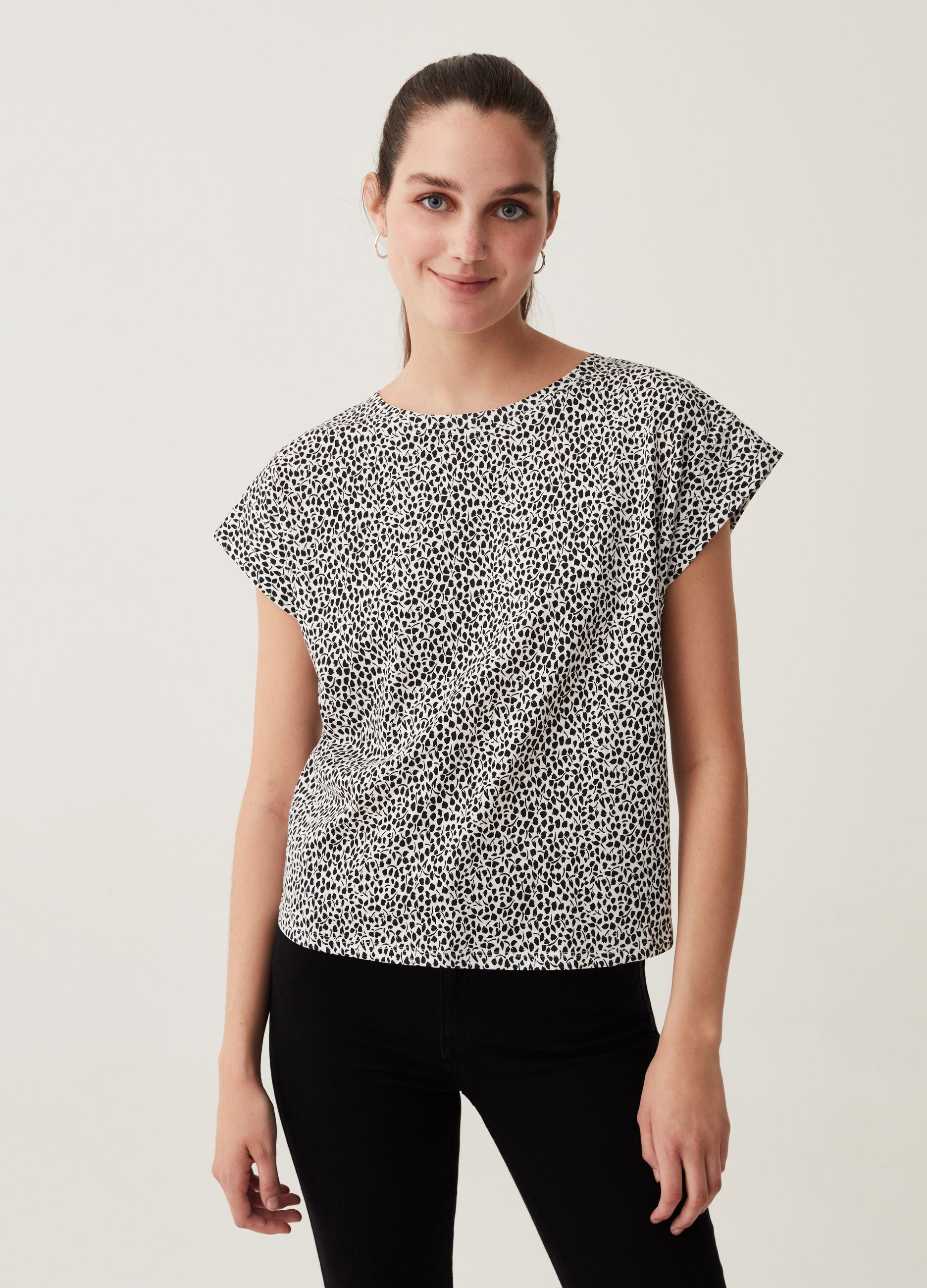 T-shirt maniche a kimono e stampa all-over