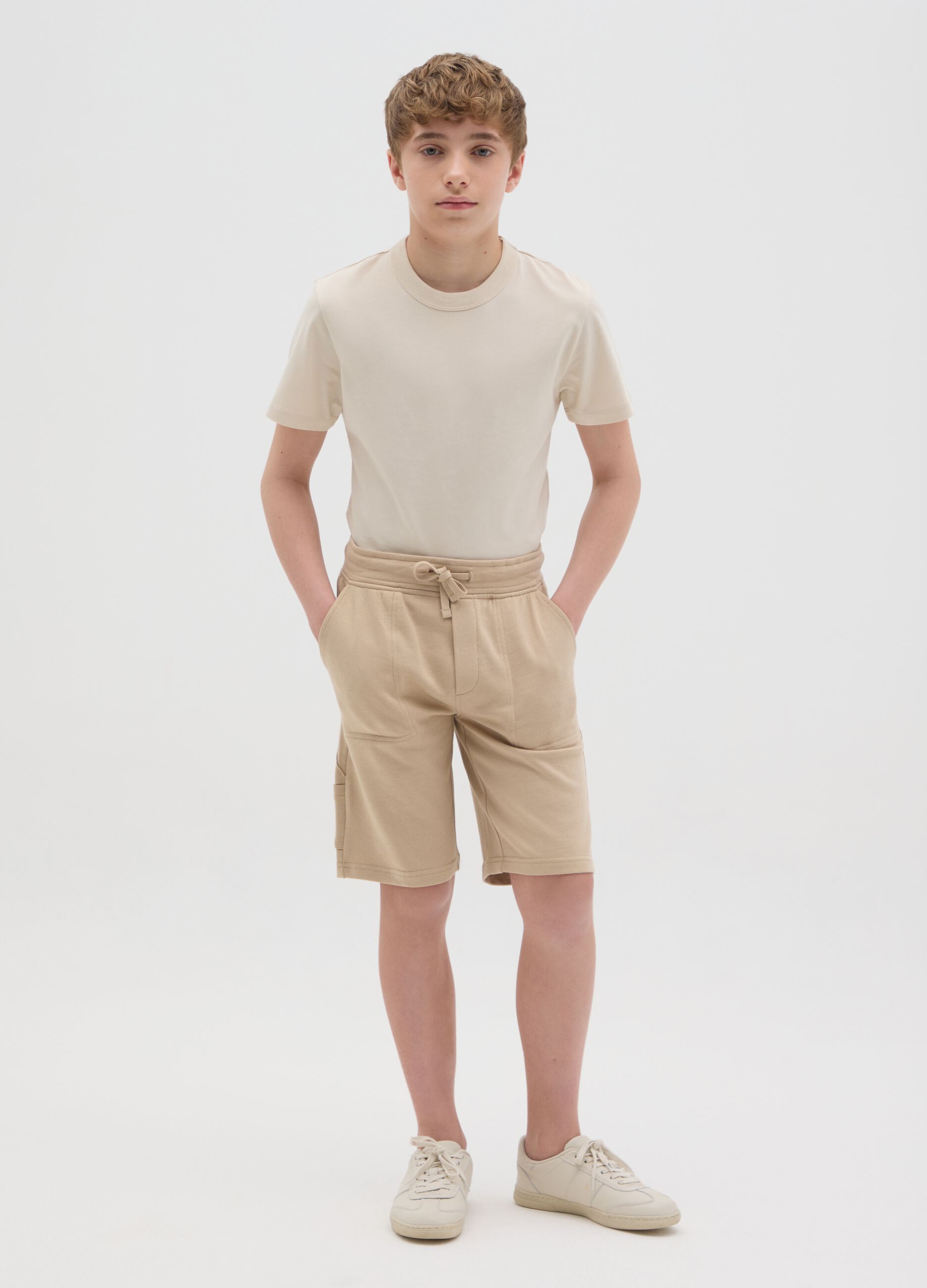 Pantaloni corti da ragazzo in puro cotone beige regular fit con tasche