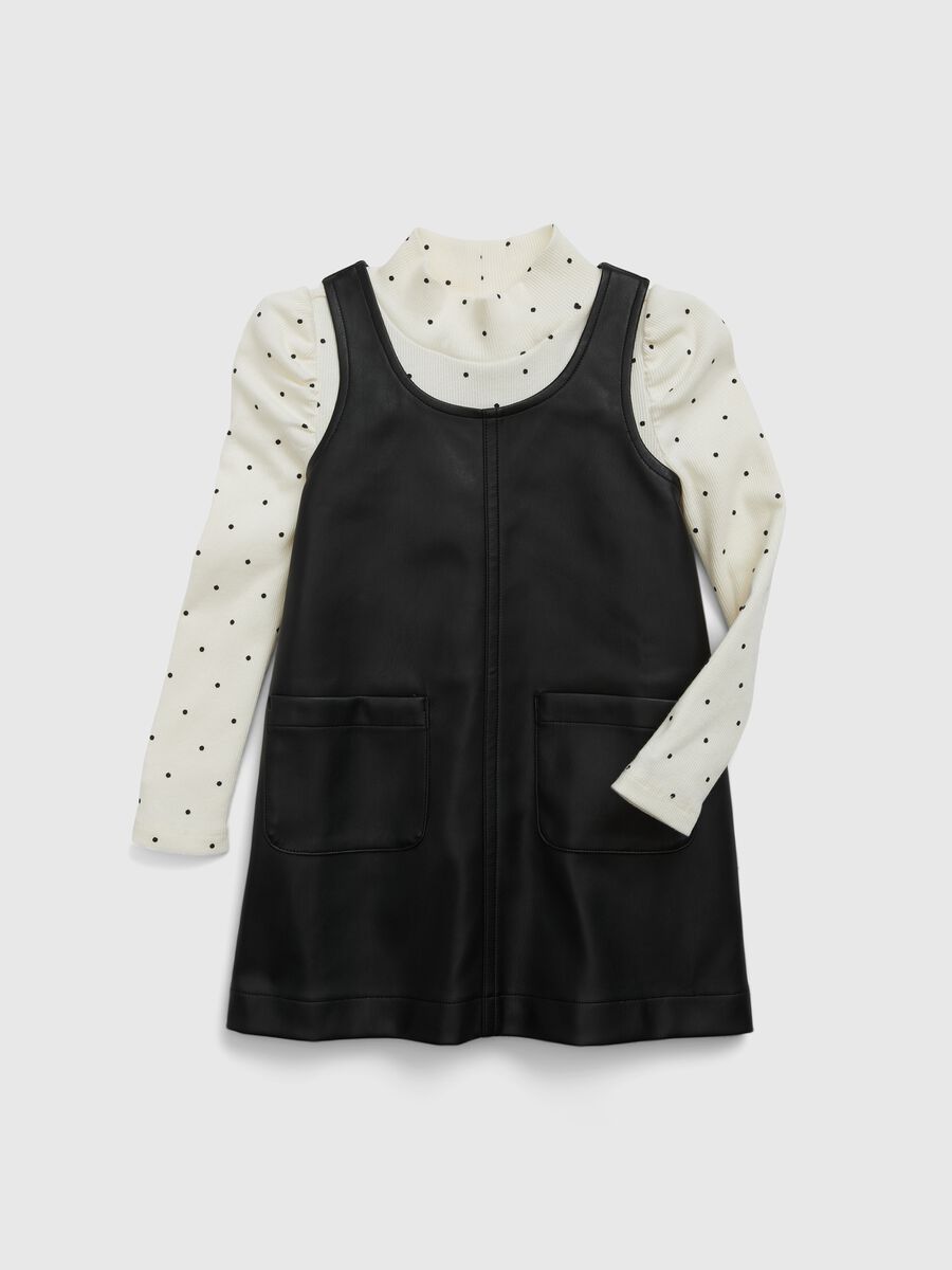 Set t-shirt a collo alto e salopette gonna_1