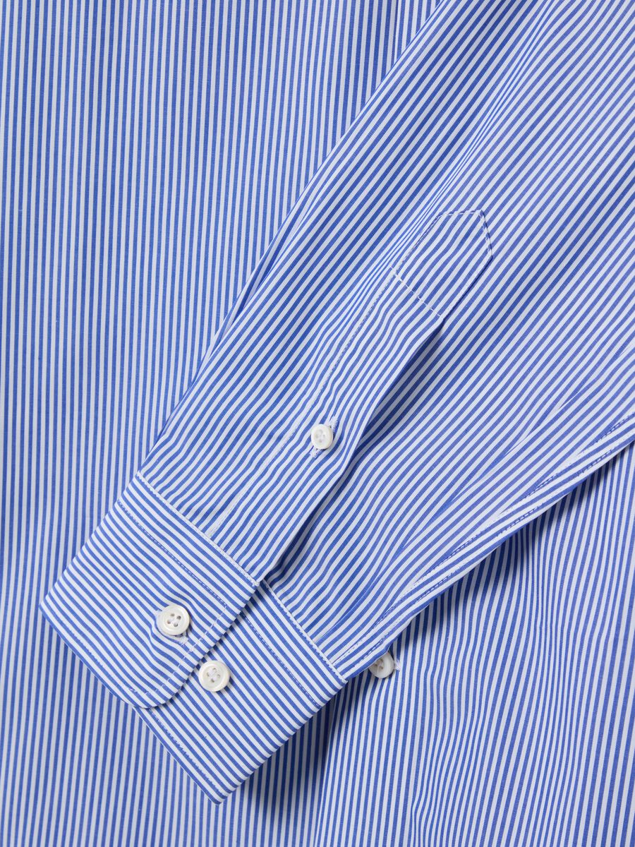 Slim-fit shirt with thin stripes_5