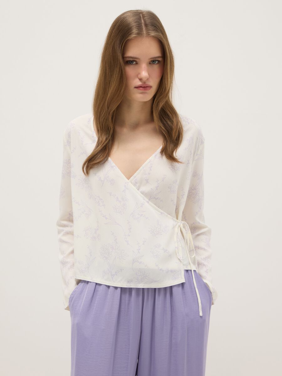 White V-neck pure viscose top regular fit_1