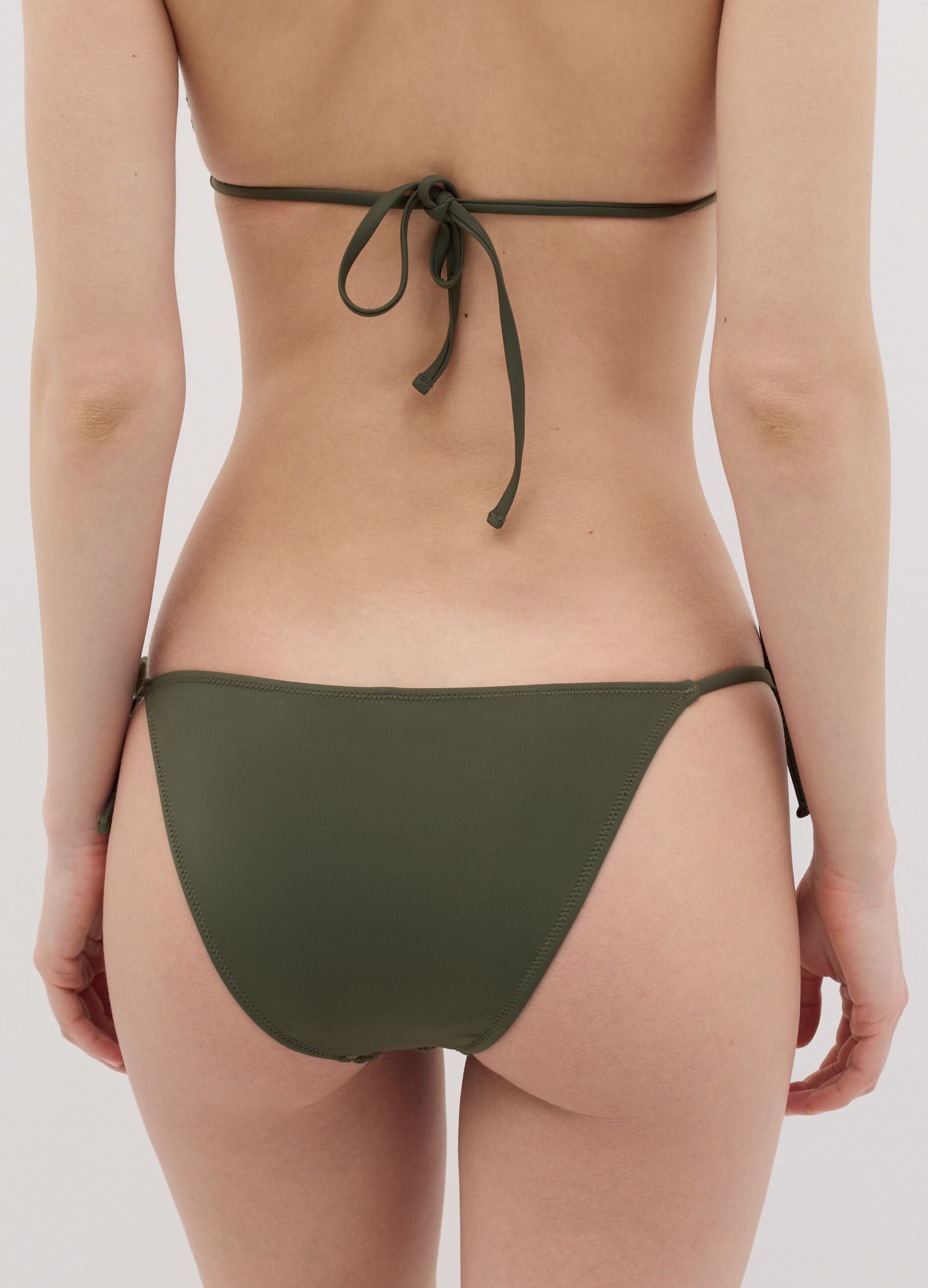 Slip bikini da donna verde in crochet con strass 
