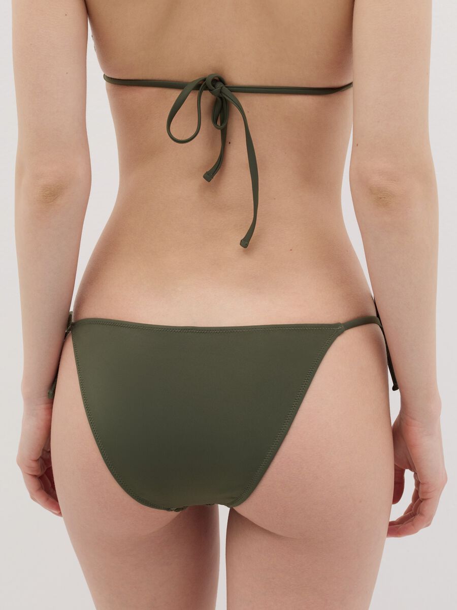 Women’s bikini briefs in green with embroidered details_4
