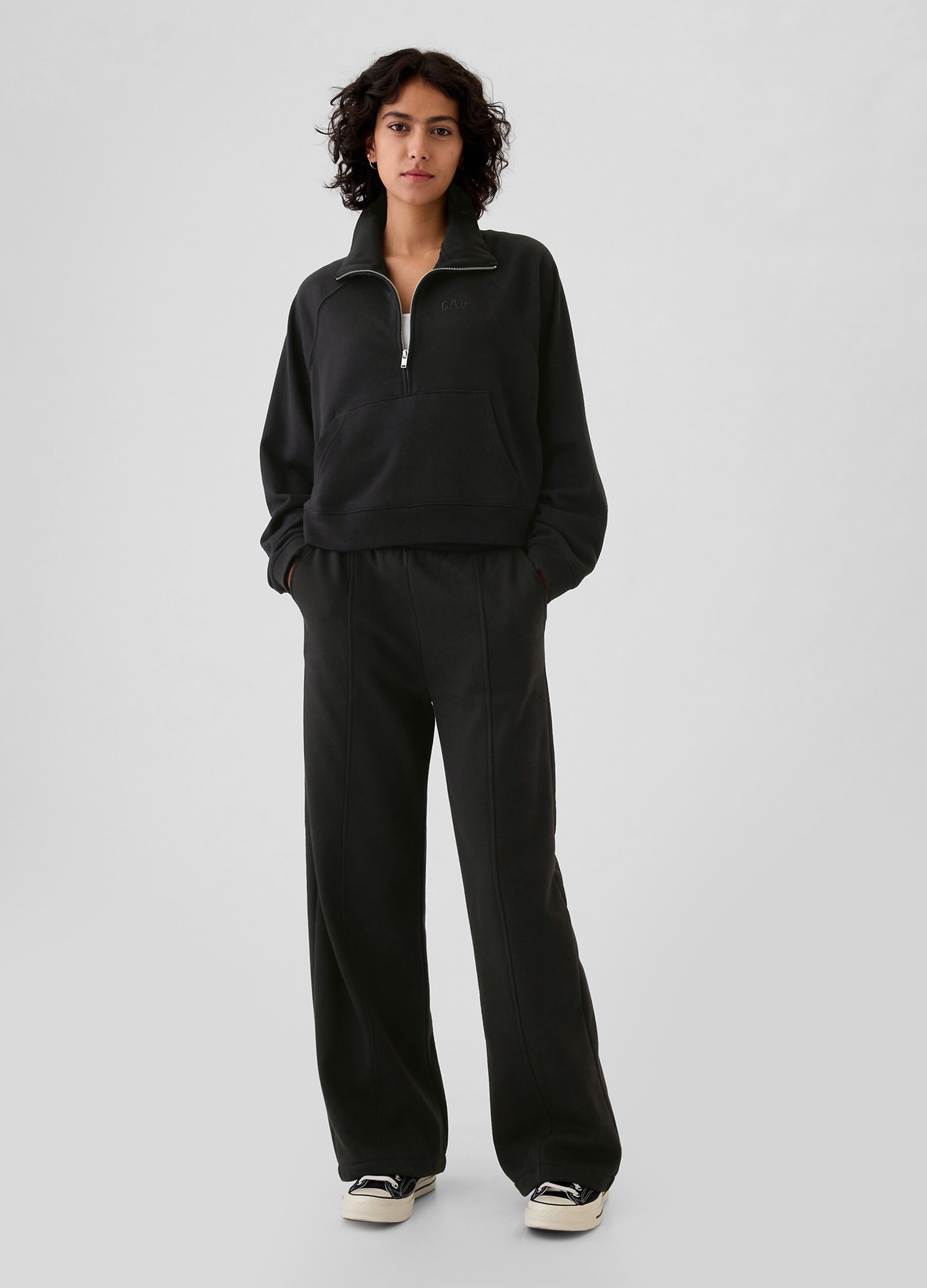 Half-zip sweatshirt with logo emboidery