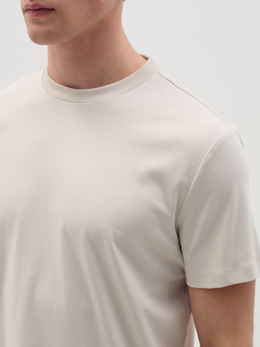 Regular-fit T-shirt with round neck_3