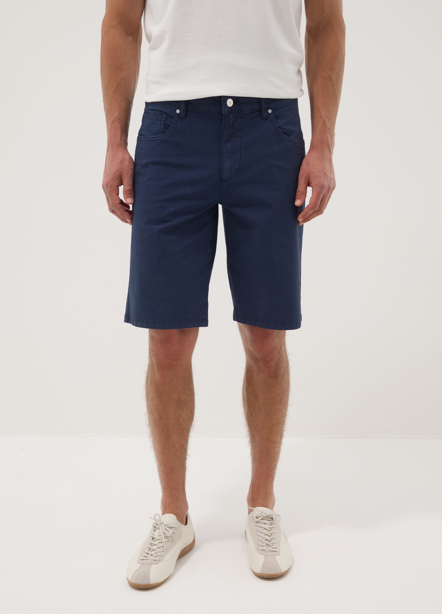 Blue stretch cotton five-pocket Bermuda shorts