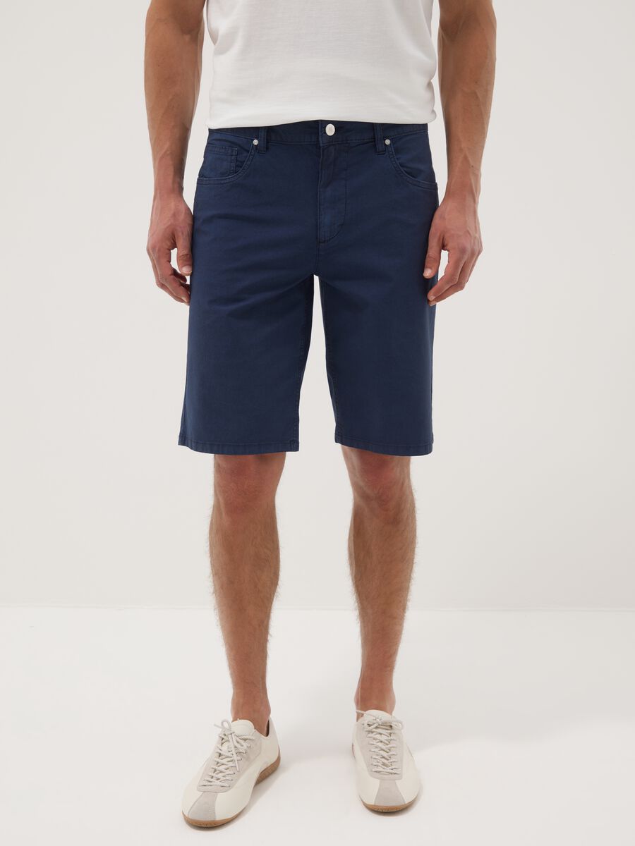 Blue stretch cotton five-pocket Bermuda shorts_1