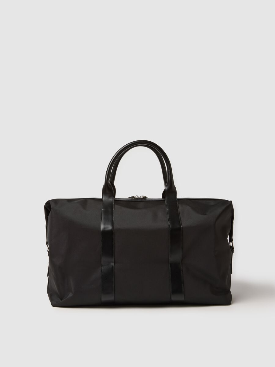Black travel bag with strong handles and zip closure_2