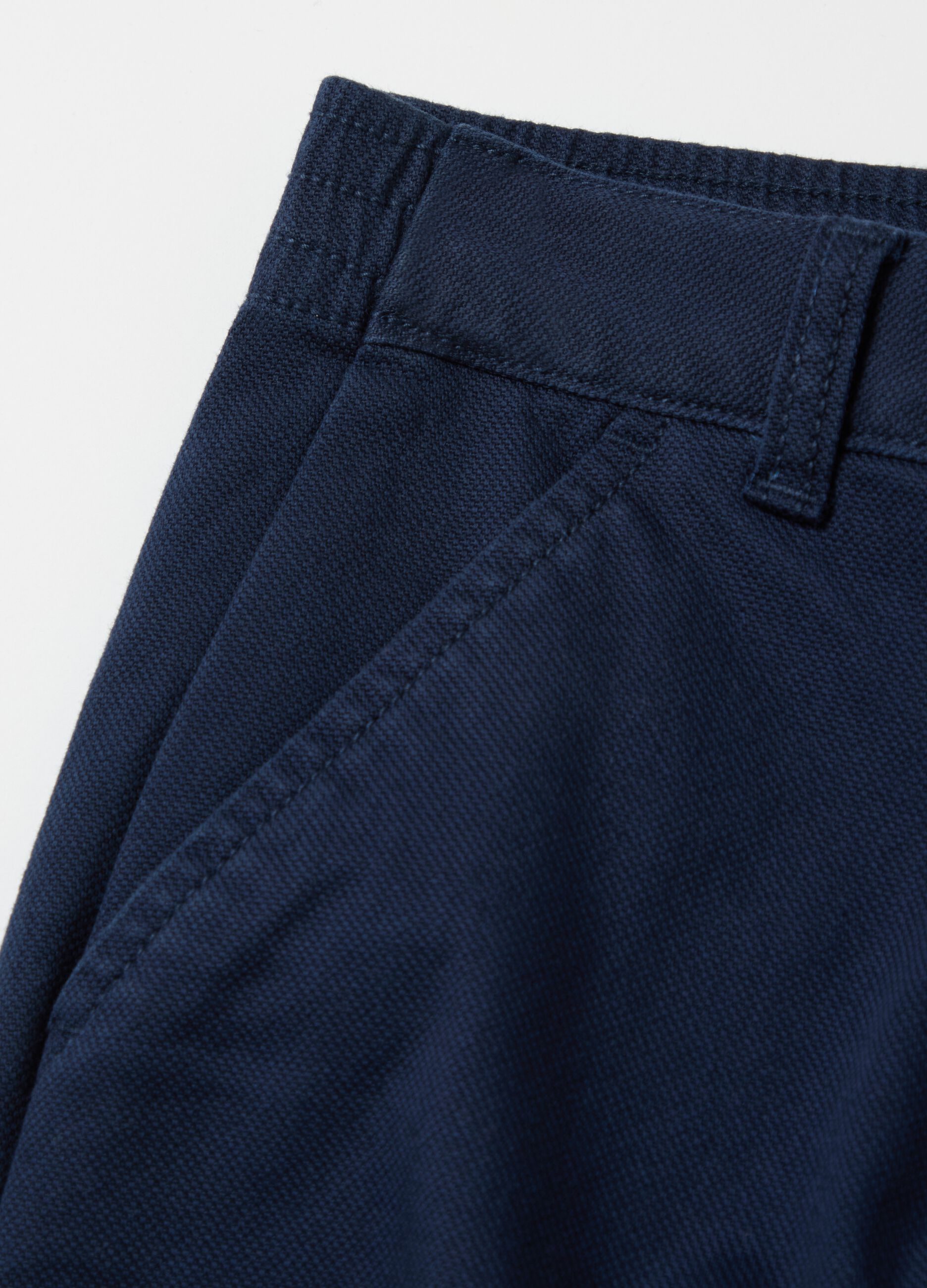 Chino trousers with pockets