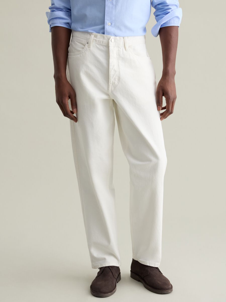 White regular-fit jeans with five pockets_1
