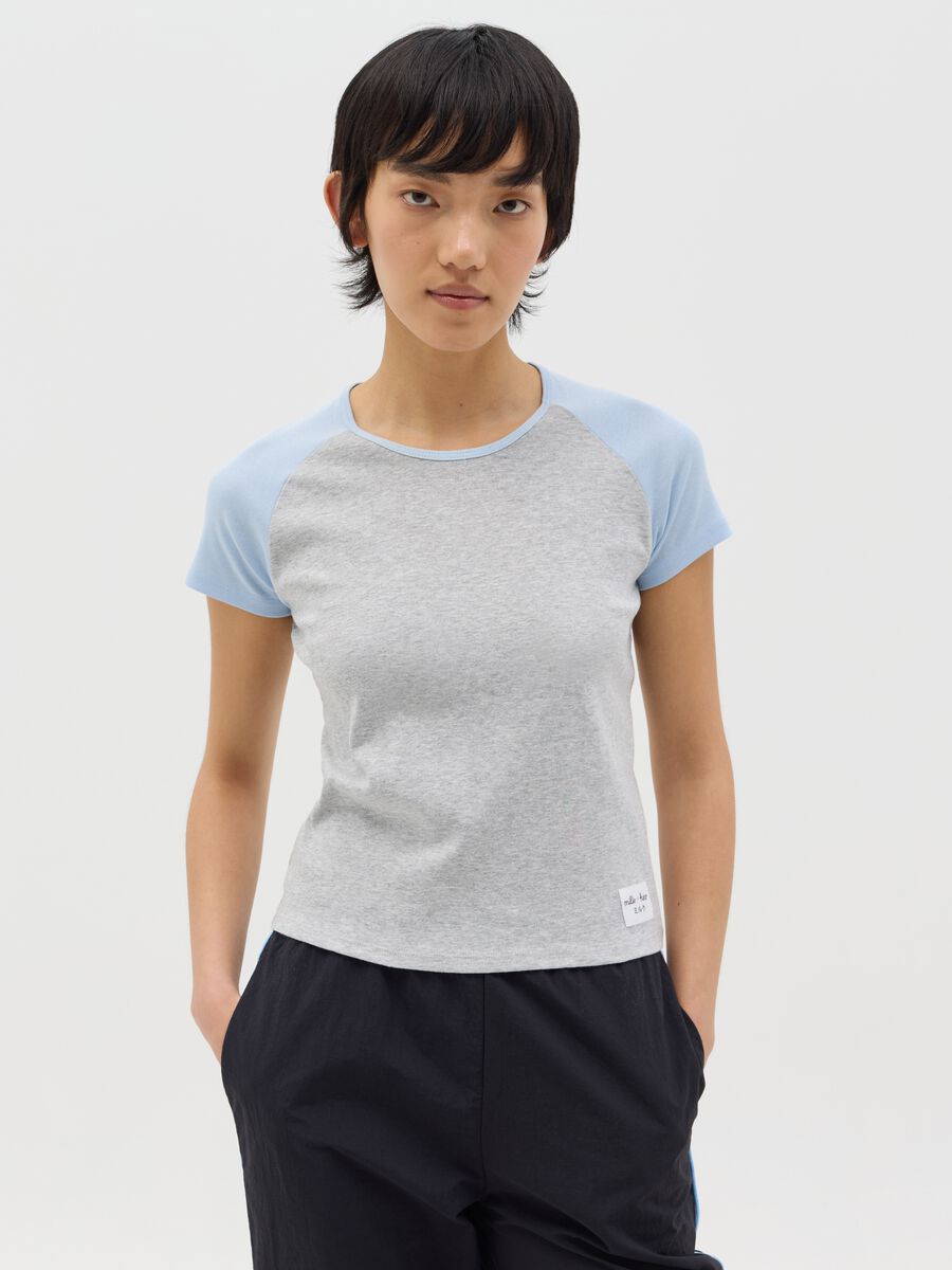 Grey T-shirt with light blue raglan sleeves_0