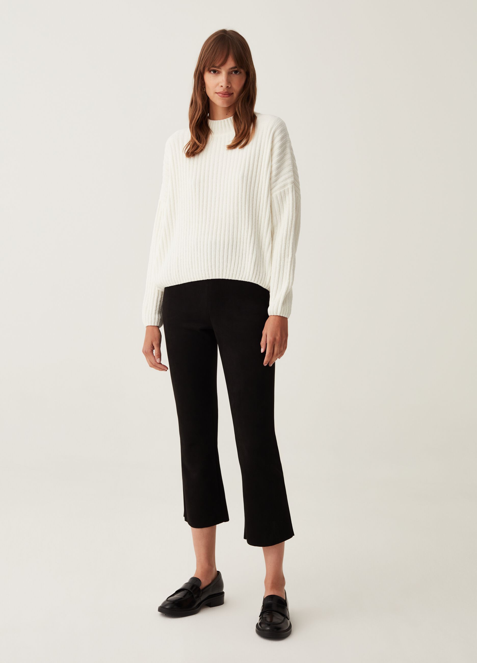 Leggings cropped flare fit scamosciati