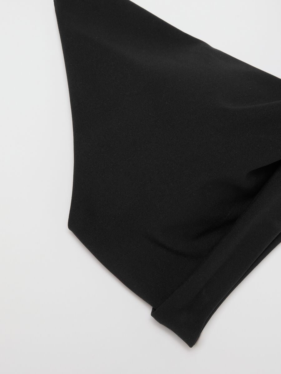 Top bikini a triangolo nero in tessuto elasticizzato con effetto shaping_5
