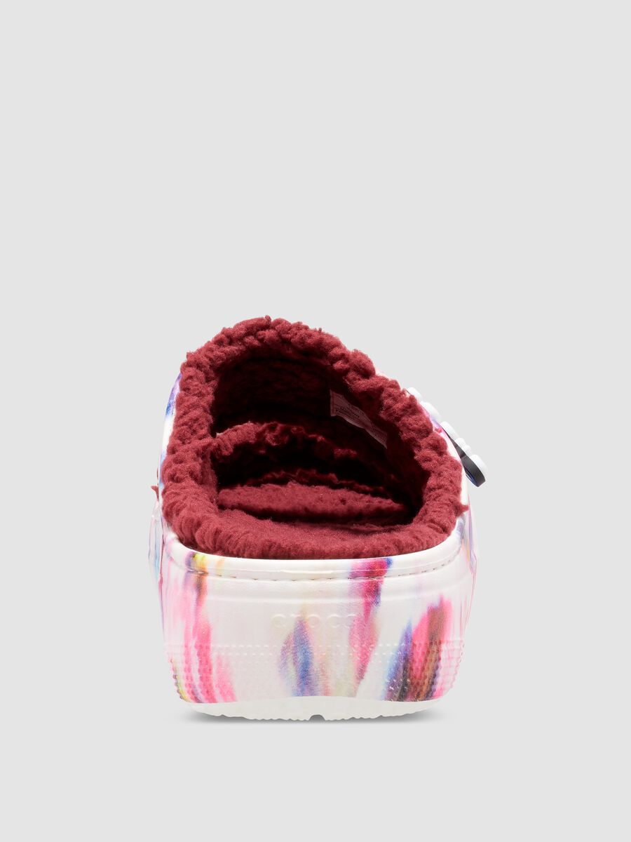Crocs Classic Cozzy Tie Dye Sandals_2