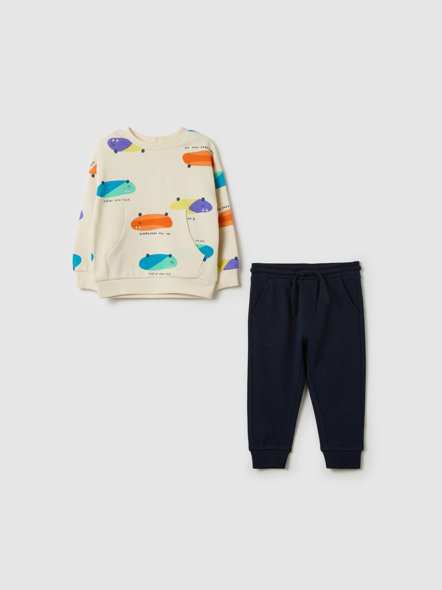 Plush jogging set with skateboard print_0