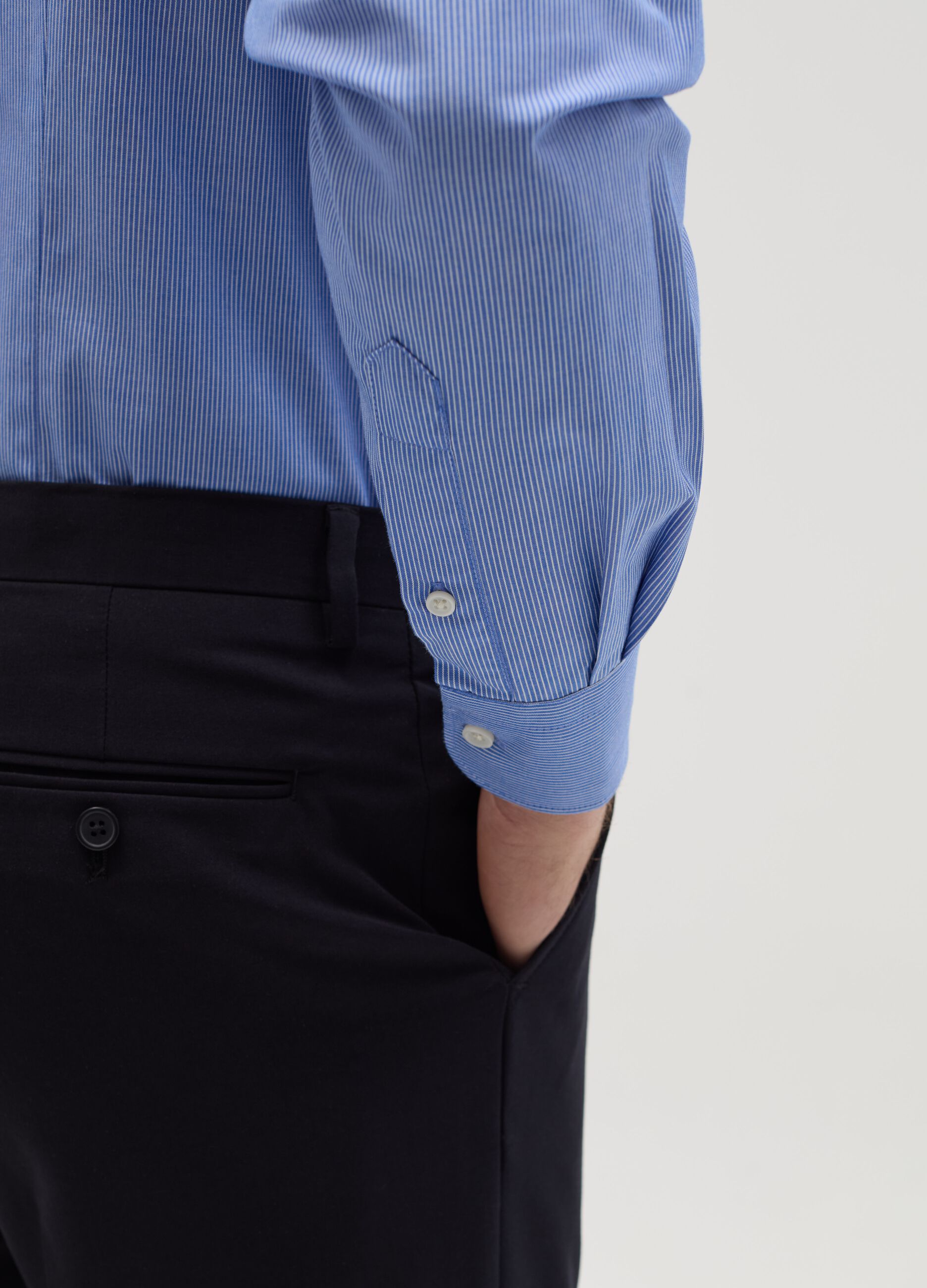 Slim-fit easy-iron shirt with thin stripes