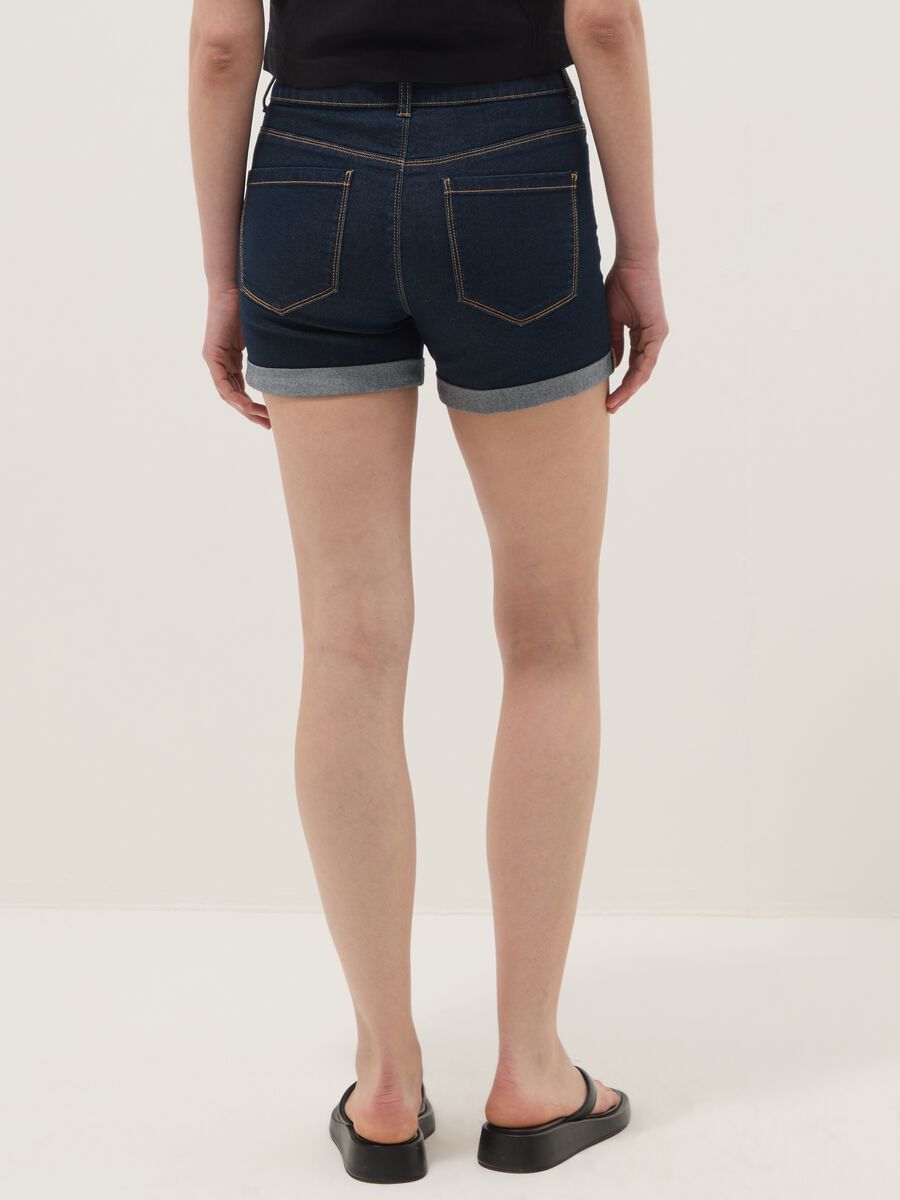 Denim shorts blu scuro in cotone elasticizzato regular fit_2