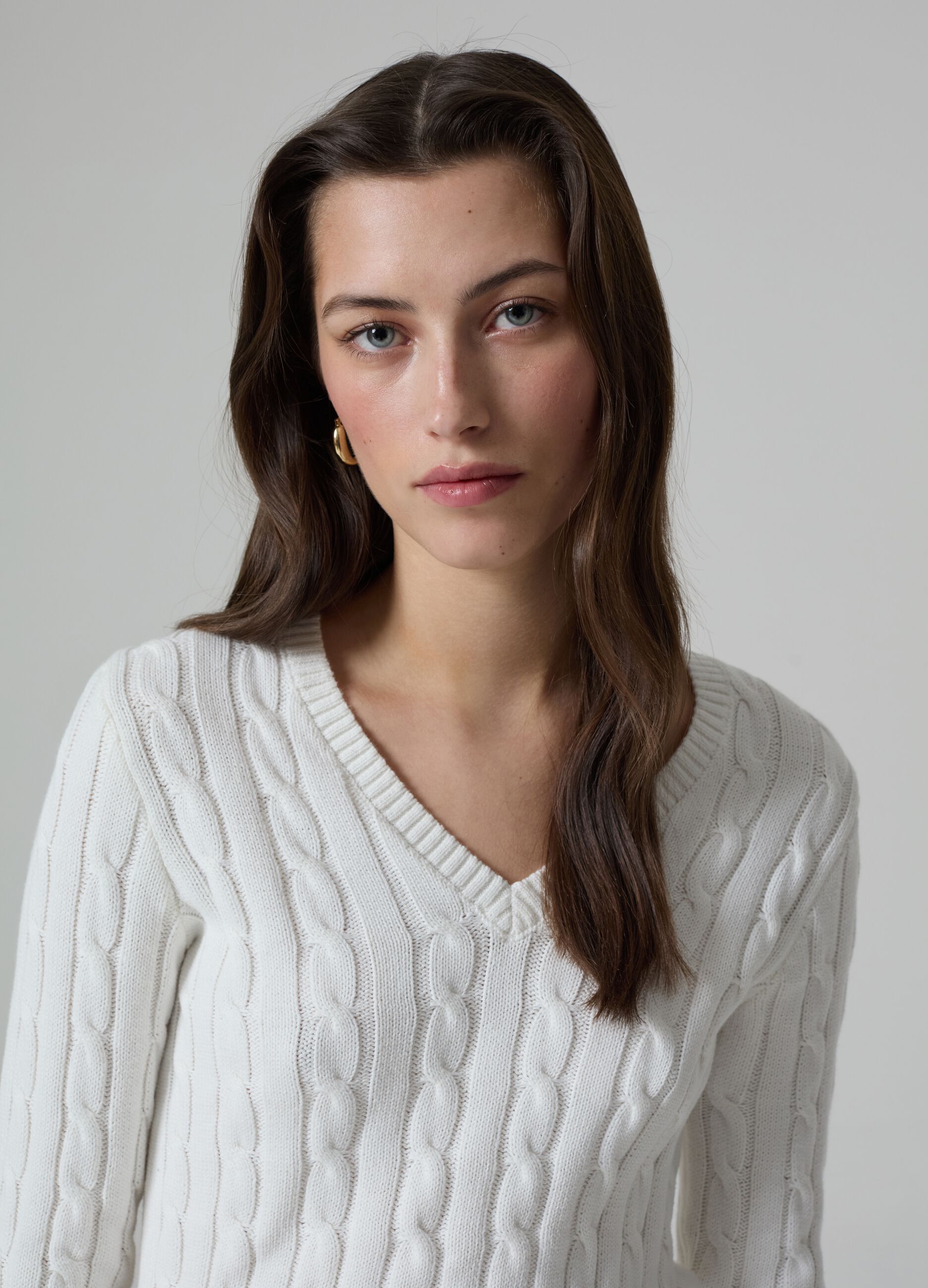 Pullover with cable design and V neck