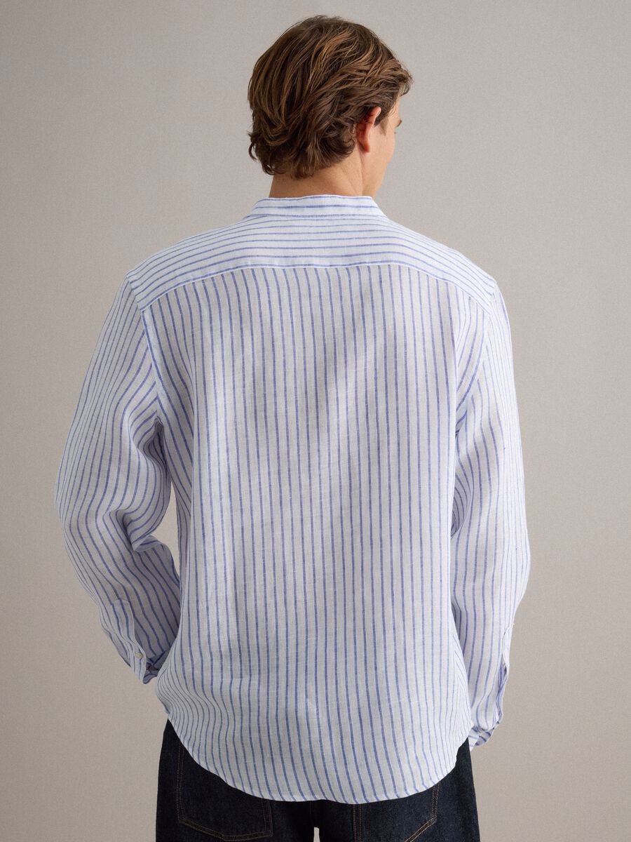 Camicia azzurra in puro lino a righe con collo coreano regular fit_3
