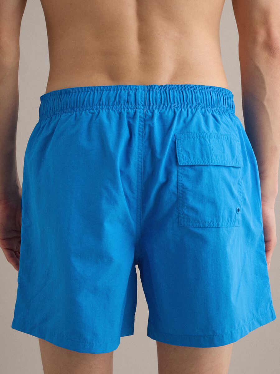Boxer da mare azzurri con vita elasticizzata e coulisse_4