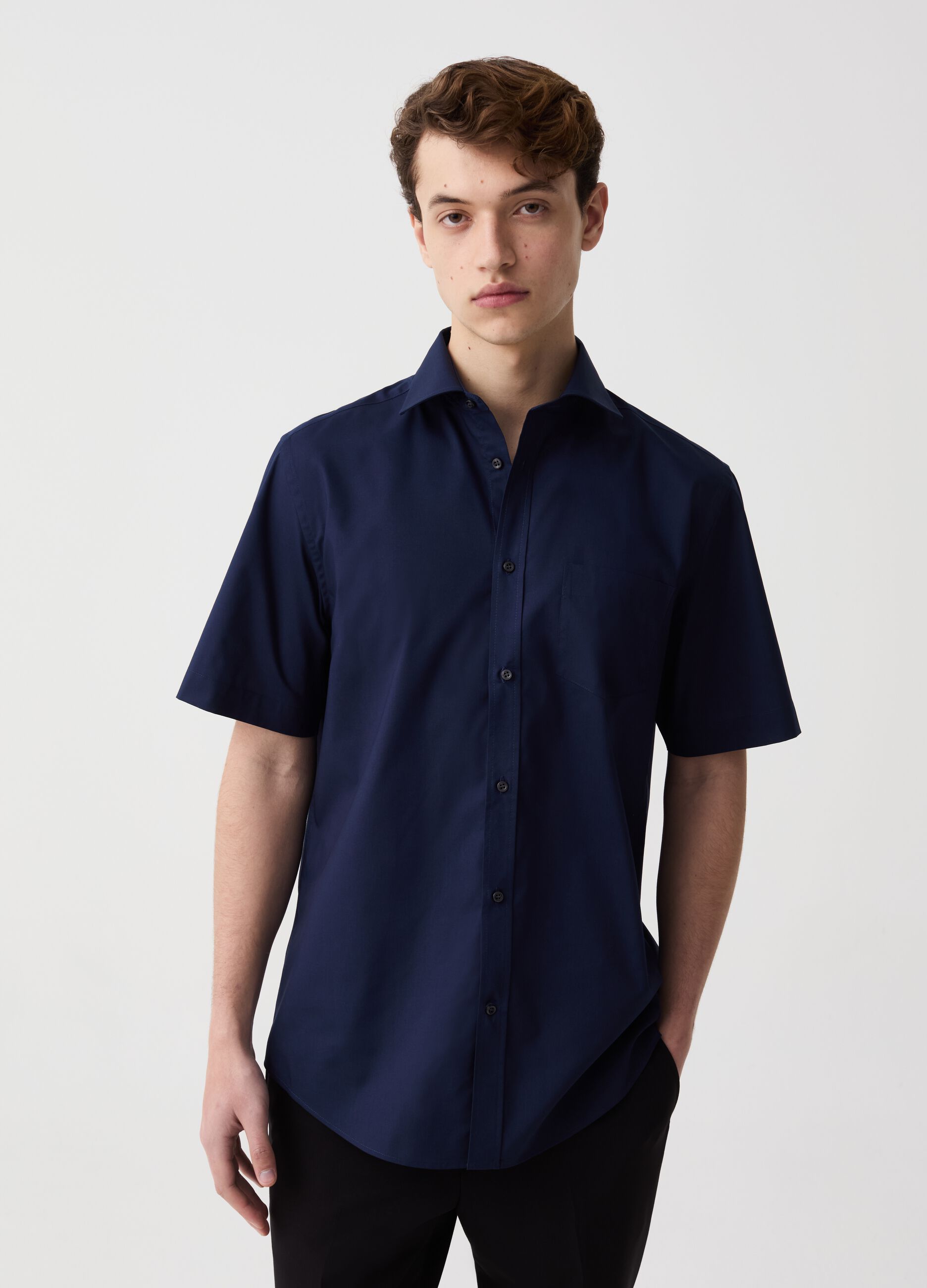 Short-sleeved regular-fit shirt with pocket